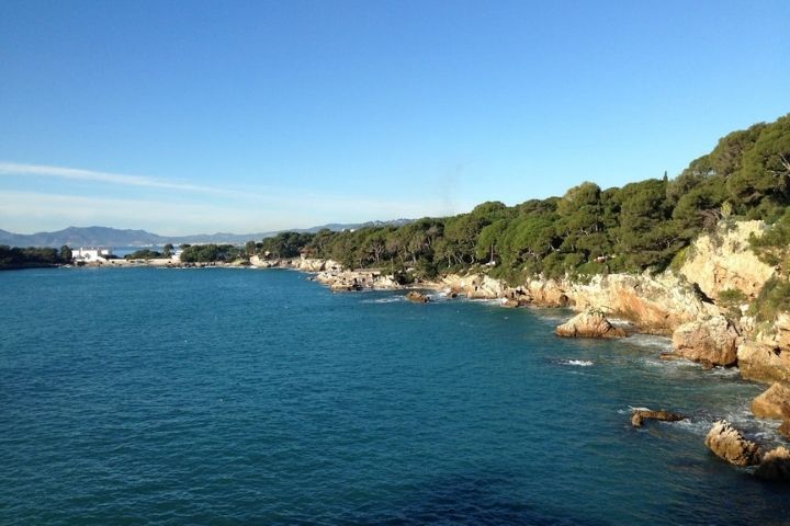 holiday apartment rental cap d'antibes French villa management
